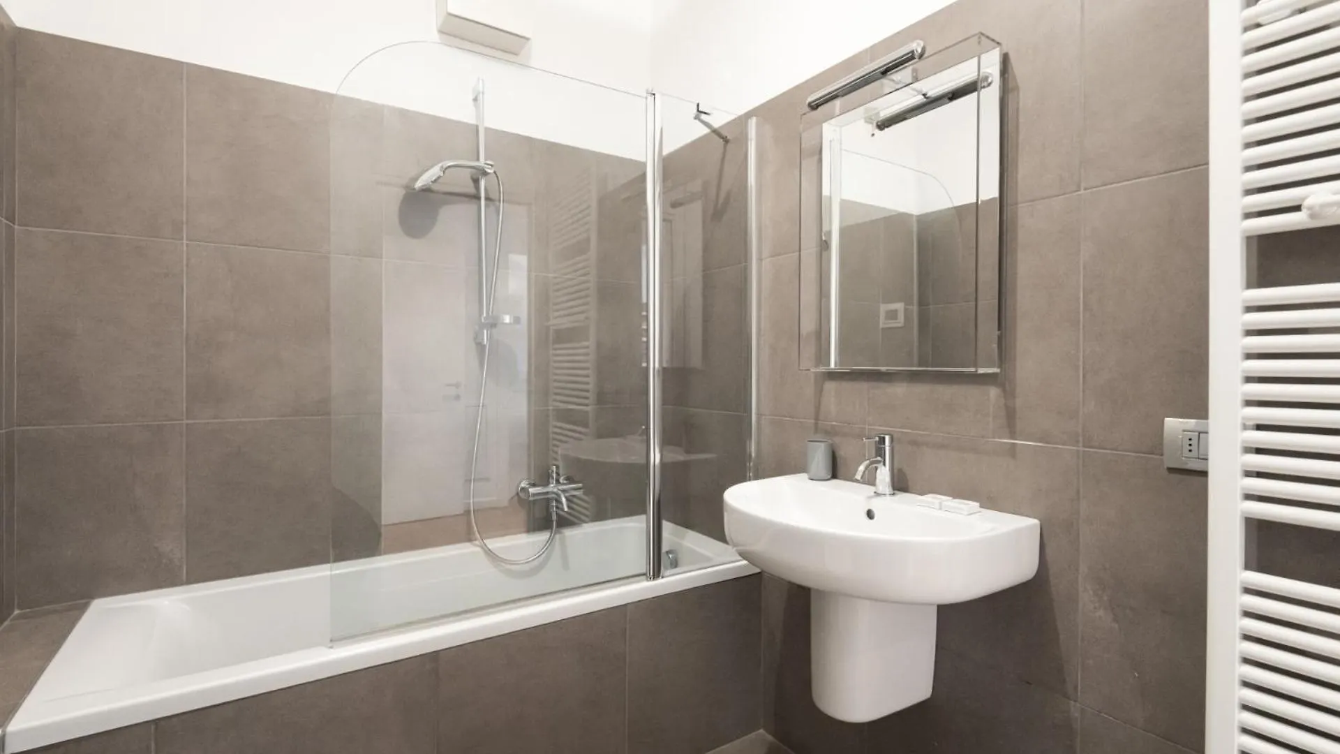Easylife-Appartamento Con Terrazzo In Porta Romana Milan 0*,  Italy
