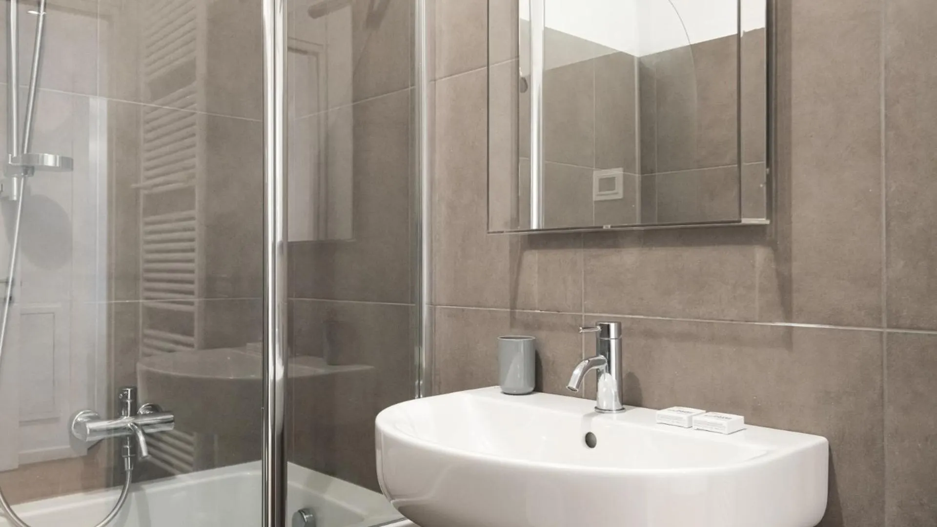 Easylife-Appartamento Con Terrazzo In Porta Romana Milan Italy